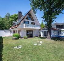 AIGNER - Charmante Doppelhaushälfte mit Gartenparadies in begehrter Lage von Gräfelfing