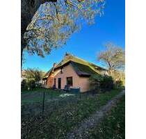 AHRENSHOOP: Ein besonderes historisches Haus zwischen Bodden und Ostsee