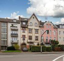 Mehrfamilienhaus mit Geschichte und besonderer Dachgeschosswohnung in Krefeld!
