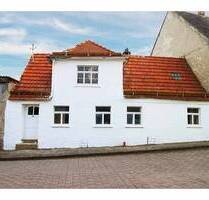 Einfamilienhaus mit Gehöft und Garten in sanierungsbedürftigem Zustand - Allstedt Wolferstedt