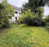 1-2 Familienhaus Wohnhaus mit Entwicklungsmöglichkeiten in 66787 Hostenbach - Wadgassen