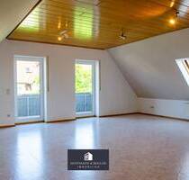 Attraktive 2-Zimmer-DG-Wohnung mit 2 Balkonen - Edelsfeld
