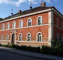 Großes Mehrfamilienhaus mit großem, z. T. baumbestandenem Garten, in Zentrumsnähe - Vilshofen