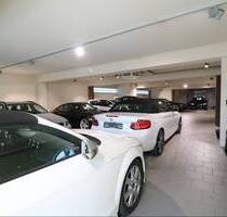 Ausstellungsfläche + Büro auf Hamburgs Automeile