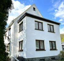 Sanierungsbedürftiges Zweifamilienhaus in beliebter, ruhiger Wohngegend; 3 Garagen! - Zwickau-Auerbach