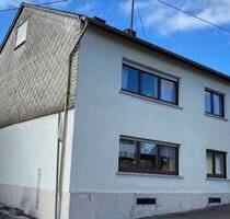 Preisreduzierung! Gemütliches Einfamilienhaus mit großzügiger Raumaufteilung bietet viel Platz und Möglichkeiten - Bergen