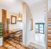 AIGNER - Gut geschnittene, sanierungsbedürftige Maisonettewohnung mit Dachterrassen in Gauting