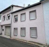 Top-Gelegenheit! Reihenhaus mit Garten in Bad Sobernheim zu verkaufen.