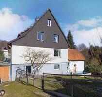Geräumiges Ein- bis Zweifamilienhaus mit zwei Terrassen, zwei Garagen, eigenem Garten und Potenzial - Langelsheim Wolfshagen