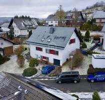 Ein Haus, zwei Möglichkeiten: Einfamilienhaus mit einfacher Umgestaltung zum Zweifamilienhaus - Hallenberg