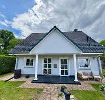 Modernes Einfamilienhaus im grünen Mittenwalde