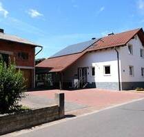 Gepflegtes Zweifamilienhaus mit Nebengebäude, Wiesenfläche und Doppelgarage in Philippsthal Gethsemane ! - Philippsthal (Werra) / Gethsemane