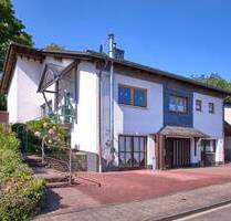 Attraktives Einfamilienhaus mit Einliegerwohnung in ruhiger Höhenlage von Gummersbach-Derschlag! - Gummersbach / Derschlag