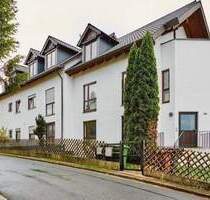 Provisionsfrei und ein eigener Garten! Modernisierte und helle 2 Zimmer Wohnung mit Terrasse & Balkon, neue Böden! Ruhig im Grünen - Heroldsberg