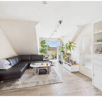 Helle Dachgeschosswohnung mit Studio und zwei Balkonen - Urbanes Wohnen in bester Lage - München