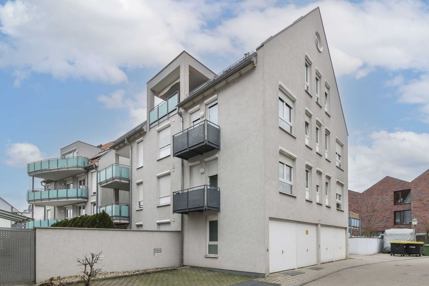 Gepflegte 2,5-Zi.-Wohnung mit Balkon und Garage in zentraler, ruhiger Lage - Pleidelsheim