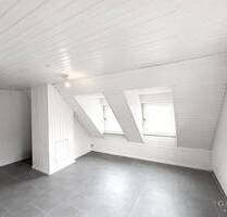*** Charmante Dachgeschosswohnung in begehrter Lage von Hockenheim ***