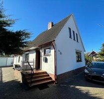 Ruhig gelegenes Einfamilienhaus mit zwei Garagen in Barmstedt zu verkaufen