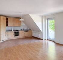 SCHÖNE DACHGESCHOSSWOHNUNG IN ZENTRALER ORTSLAGE VON SITTENSEN