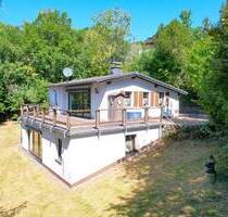 Ruhig gelegenes Wohnhaus mit Balkon, Terrasse, Garten, 3 Garagen und einzigartiger Aussicht in Gerolstein-Müllenborn
