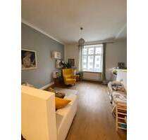 Modernes Wohnen im stilvollen Altbau - 2-Zimmer-Wohnung mit Balkon in ruhiger Lage in der Maxvorstadt - München