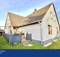 Großzügiges Zweifamilienhaus in ruhiger dennoch zentraler Lage in Langenhagen !