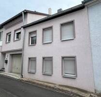 Top-Gelegenheit! Reihenhaus mit Garten in Bad Sobernheim zu verkaufen.