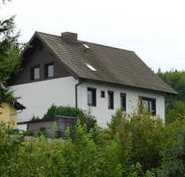 Herrlich gelegenes Einfamilienhaus mit Doppelgarage und Blick über Saalfeld - Saalfeld/Saale