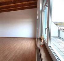 Helle Penthouse ähnlich Wohnung mit extra großer Sonnenterrasse, PKW Außenstellplatz & Tiefgarage - Neckarsulm