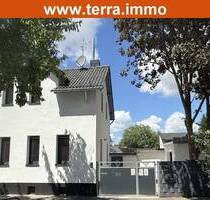 Einfamilienhaus mit 3 separaten Apartments, top modernisiert! - Frankfurt am Main Unterliederbach