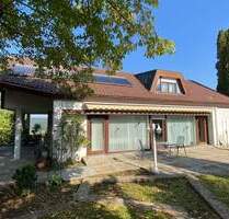 Familienidylle in Neckartenzlingen - Einfamilienhaus mit großem Grundstück und Pool