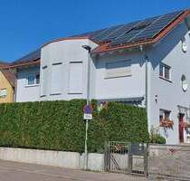 Freistehendes Einfamilienhaus mit Wellnessbereich, Einliegerwohnung und Doppelgarage in Kornwestheim