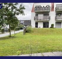 Terrassenwohnung mit Blick ins Grüne: 3 Zimmer, Einbauküche, Tageslichtbad mit Dusche - Wedel