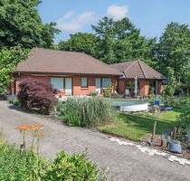 Walmdach-Bungalow mit Pool & Gartenparadies - Ihr Rückzugsort in Oeversee - Oeversee / Bilschau Sankelmark