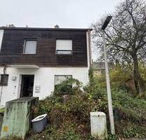 Potenzial für Ihre Ideen: Reihenendhaus mit Einzelgarage in Niederwerrn zu verkaufen