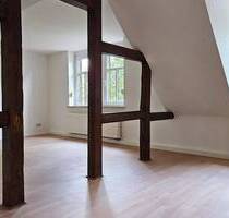 Gemütliche Dachgeschosswohnung mit Einbauküche und Stellplatz - Bernburg (Saale)