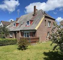 Historisches Wohnhaus mit großem Garten in Burg auf 2.610 m² Grundstück mit großem Baufeld - Fehmarn Burg auf Fehmarn