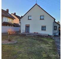 Zweifamilienhaus mit großem Grundstück in Stockstadt am Main