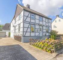 Menden Rtg. Bösperde – Mod. kernsaniertes Fachwerkhaus mit Carport und Garage