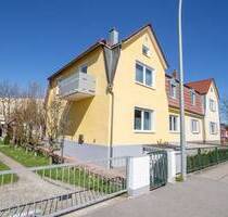 Große Doppelhaushälfte mit 4 Garagen in Landshut