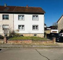 **Modernisiertes Zweifamilienhaus mit großem Garten und Ausbaureserve** - Blieskastel Niederwürzbach