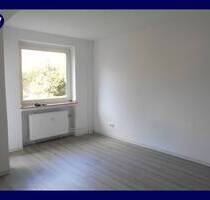 Klein + FEIN!! Modernisierte 2-Zimmer-Wohnung + Balkon, Vinyl-Designboden, Bad mit Wanne + Fenster - Düsseldorf Flingern Süd