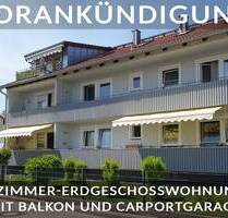 Bald verfügbar: Charmante 3-Zimmer-Erdgeschosswohnung mit Balkon und Carportgarage in Waldkraiburg!