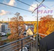 Zuhause ankommen in Engen am Sonnenbuck! Das Haus im Haus, Wohnung auf 3 Etagen mit XL-Garage (12m)