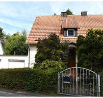 RESERVIERT! Freistehendes, sanierungsbedürftiges Einfamilienhaus mit Doppelgarage und Gartenhaus in idyllischer Lage! - Waldeck Freienhagen