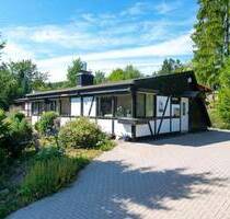 Wunderschön gelegener Ferienbungalow mit Terrasse, Nebengebäude, Gartenhaus und Aussicht in Gerolstein-Hinterhausen
