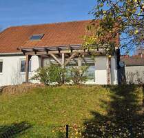 Wunderschönes Einfamilienwohnhaus mit toller Aussicht in ruhiger Lage zu vermieten. - Rottenburg a. d. Laaber Oberhatzkofen