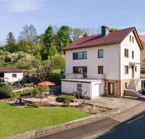 Großzügige Obergeschosswohnung mit Balkon, Dachgeschosszimmer und Kelleranteil - Ruhe und Komfort in Ringgau-Lüderbach