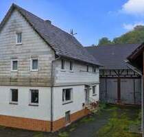 Viel Platz, viele Möglichkeiten, günstiger Preis - Resthof mit großem Grundstück in ruhiger Lage - Sontra Stadthosbach