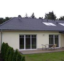 Neubau-Bungalow als Doppelhaushälfte, Kleines Neubaugebiet 